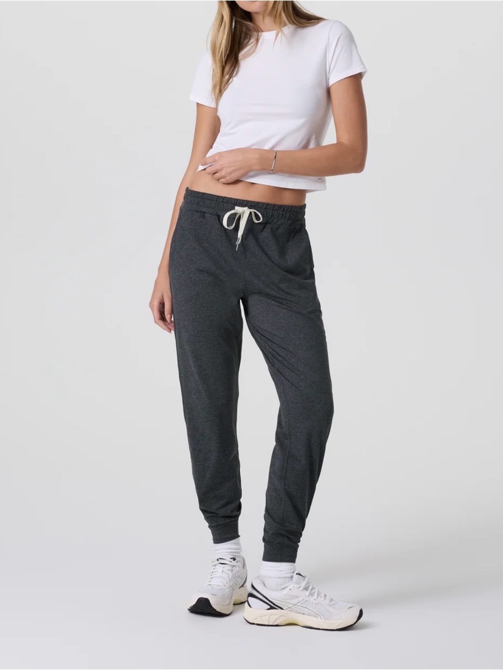 Vuori Performance Joggers Women’s Charcoal Heather Gray | Small